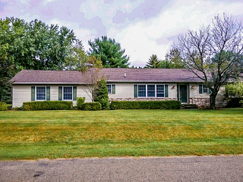 Charming 3 Bedroom 3 Bathroom Home in Walking Distance to Dewart Lake