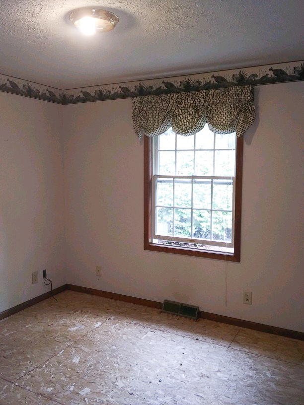 Charming 3 Bedroom 3 Bathroom Home in Walking Distance to Dewart Lake