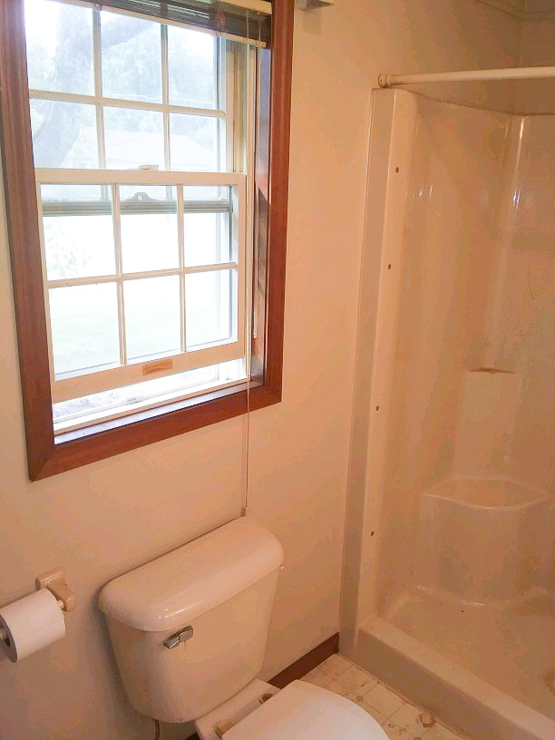 Charming 3 Bedroom 3 Bathroom Home in Walking Distance to Dewart Lake