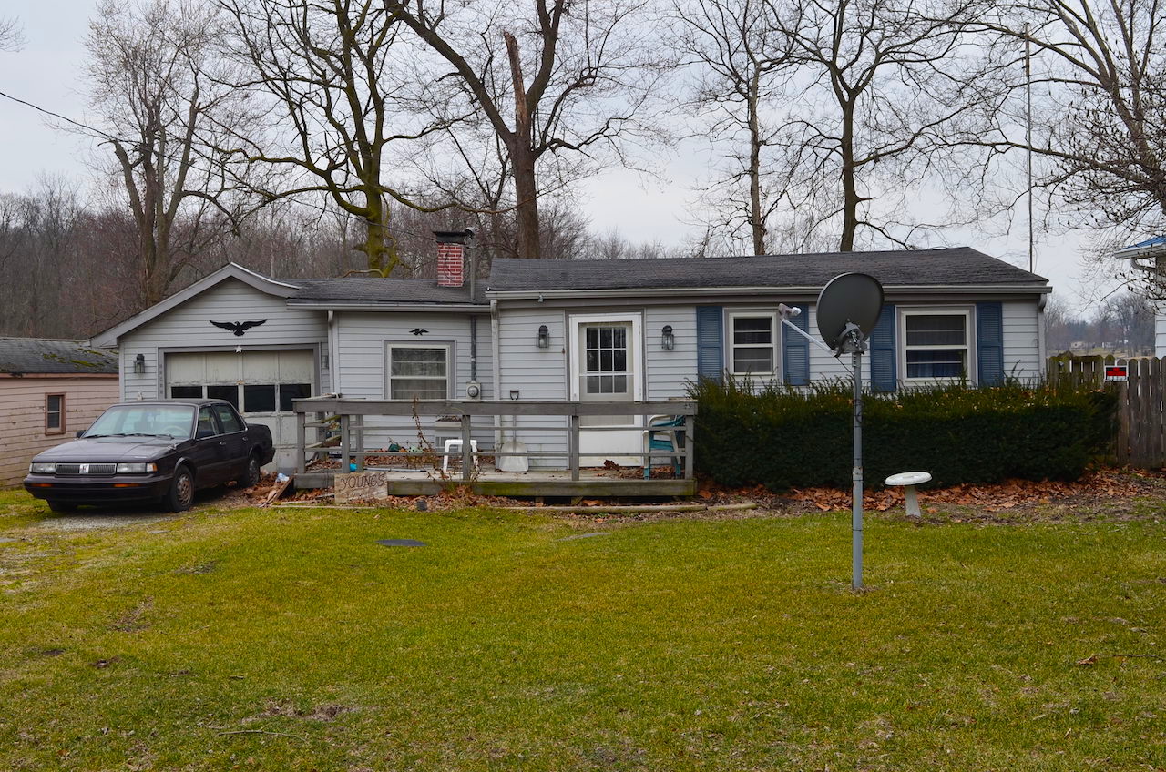 2 lakefront Investment homes with garages & 2 adjacent lots located on