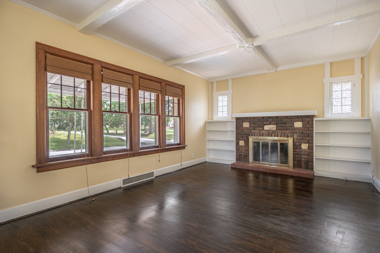 BEAUTIFUL DUPLEX W/ UPDATED FEATURES NEAR E STATE & N ANTHONY BLVD