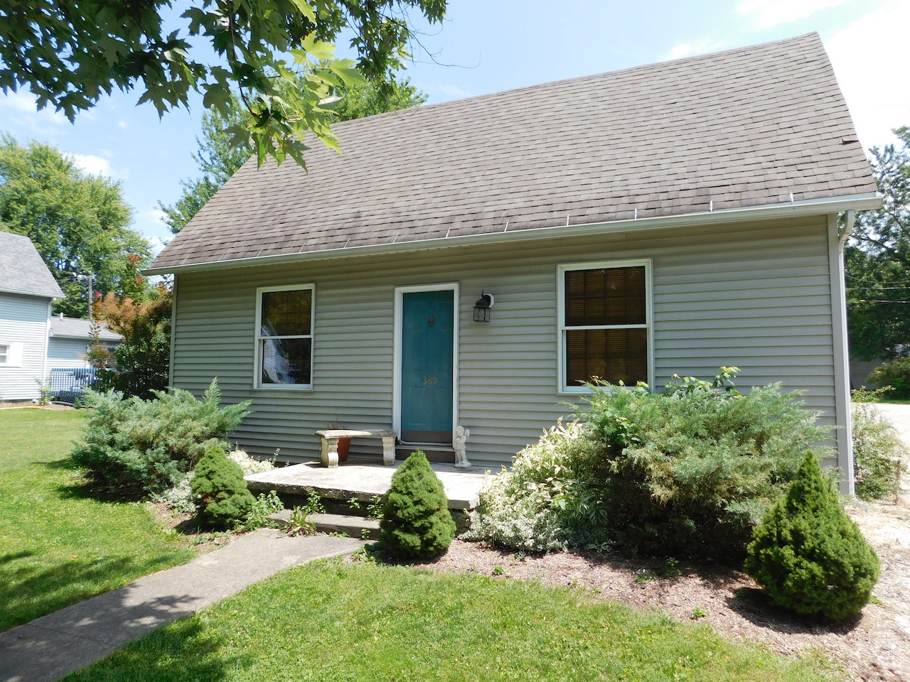 Well maintained 3 bedroom home and garages in Markle Indiana Scheerer