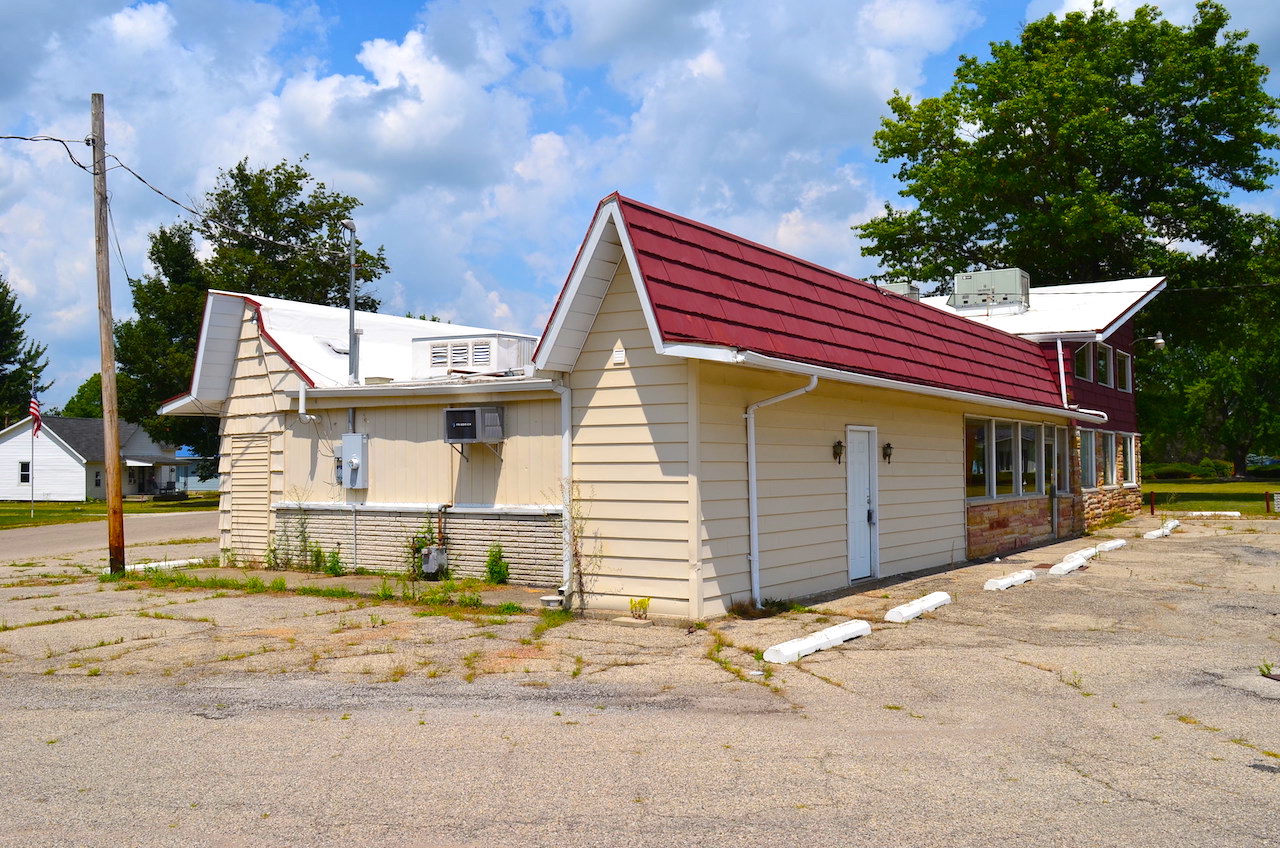 2,600sf commercial building in Rome City, Formerly Rome City Family