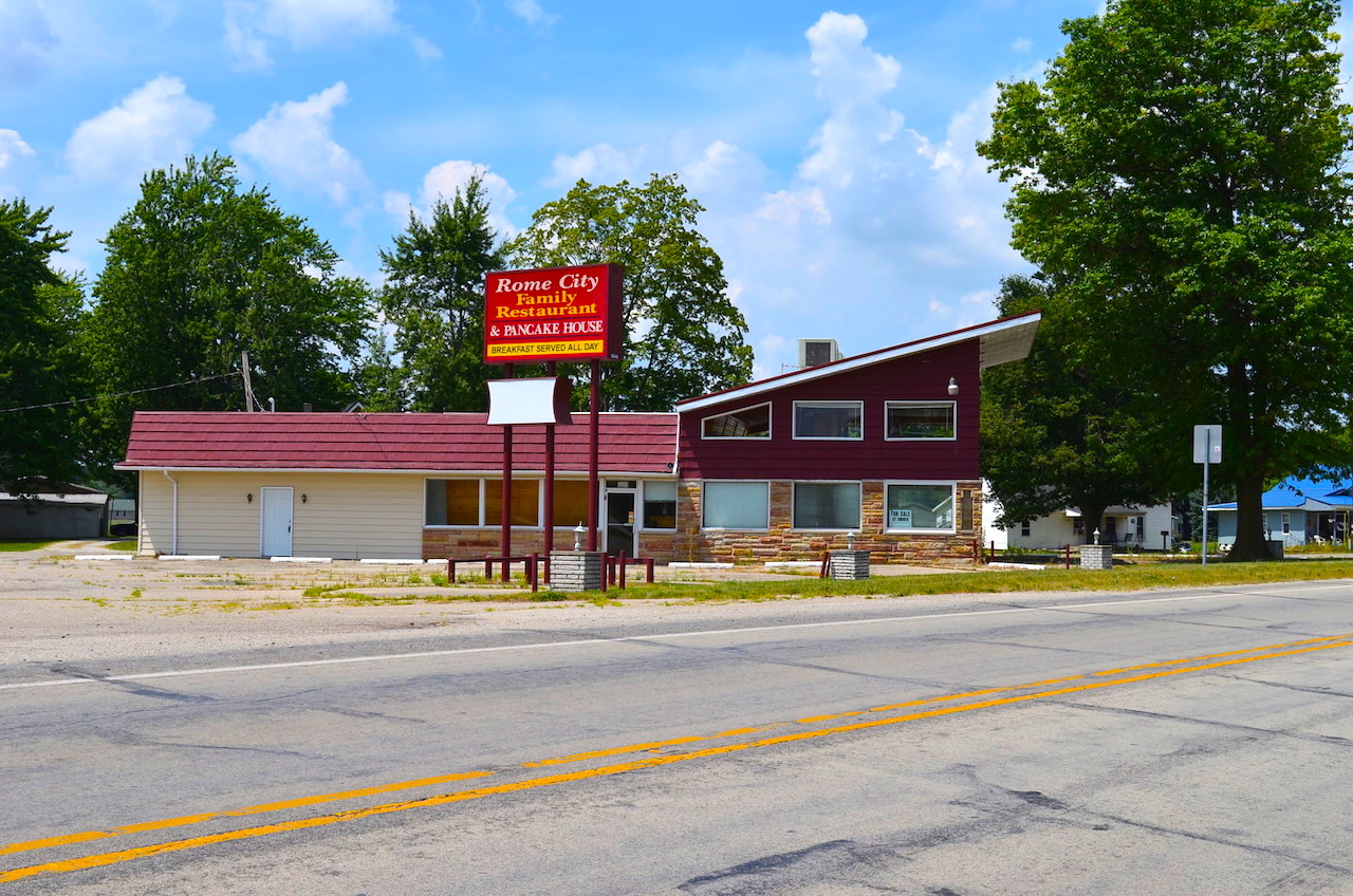 2,600sf commercial building in Rome City, Formerly Rome City Family