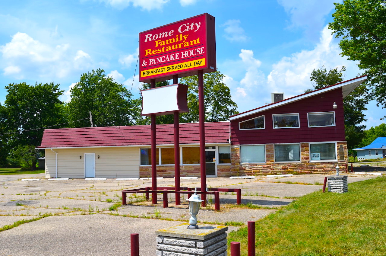 2,600sf commercial building in Rome City, Formerly Rome City Family