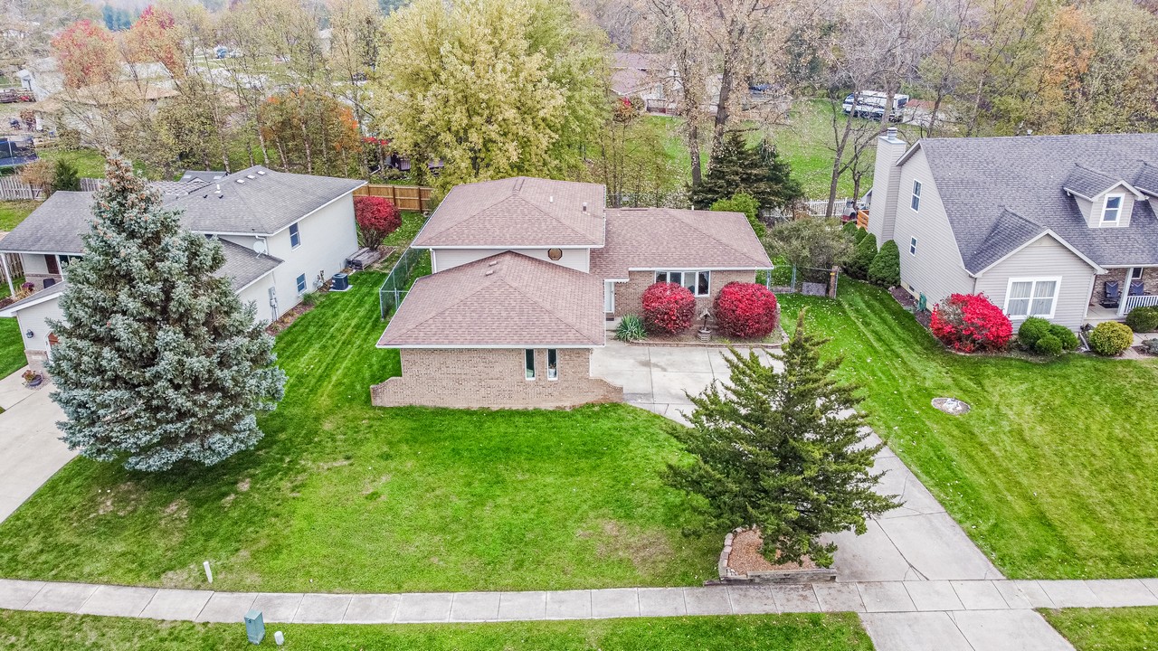 Charming 3 Bedroom 2 Bathroom Splitlevel Home in Lowell Indiana