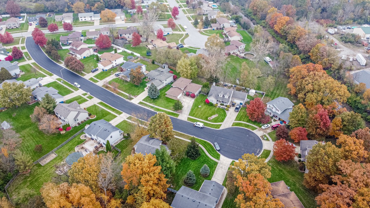 Charming 3 Bedroom 2 Bathroom Splitlevel Home in Lowell Indiana