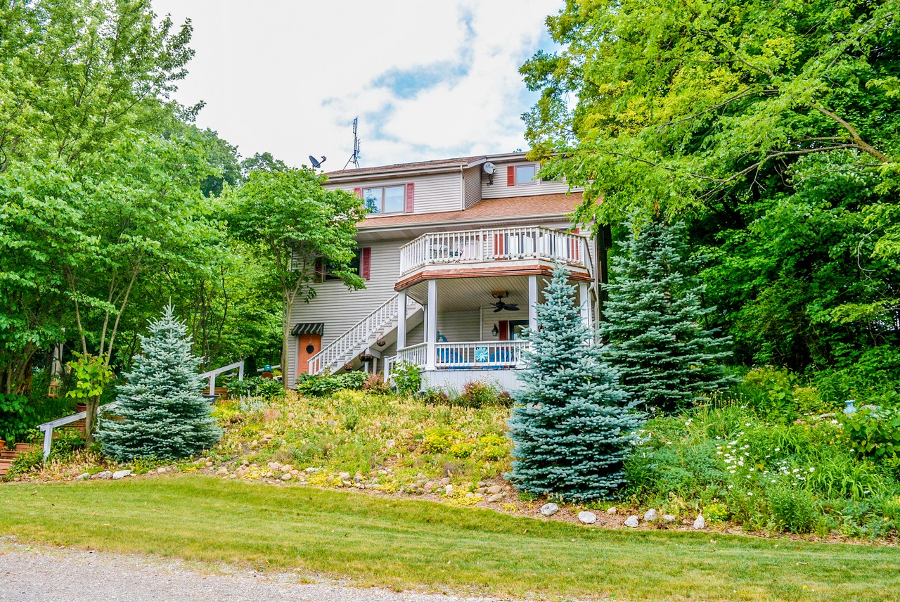 Beautiful 3 Bedroom 3 Bathroom Lakeview Home on Lower Long Lake