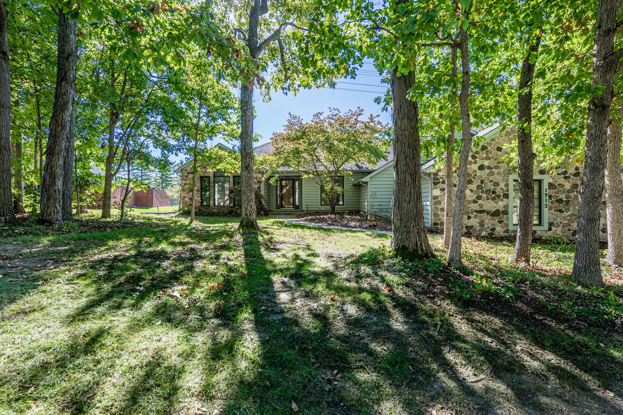 3 BEDROOM 2.5 BATHROOM HOME IN WOODLAND LAKES Scheerer McCulloch