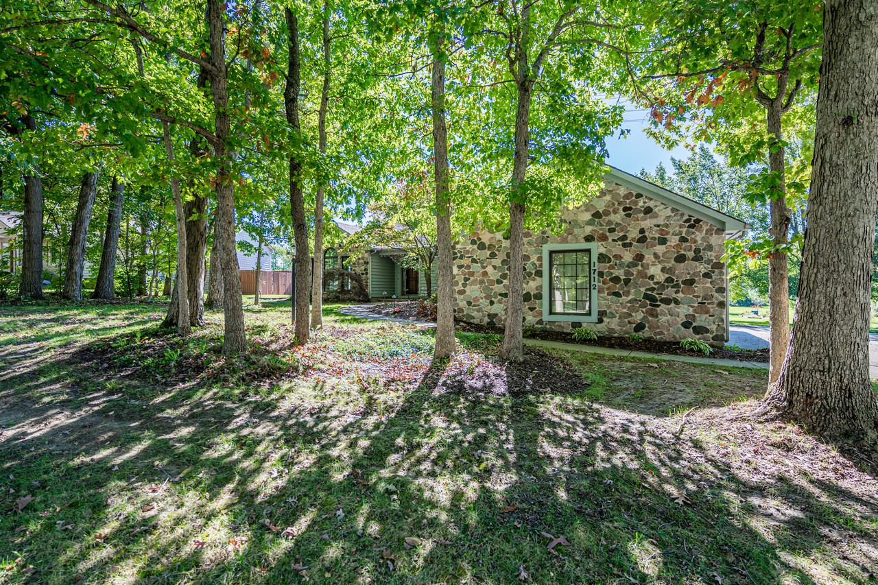 3 BEDROOM 2.5 BATHROOM HOME IN WOODLAND LAKES Scheerer McCulloch