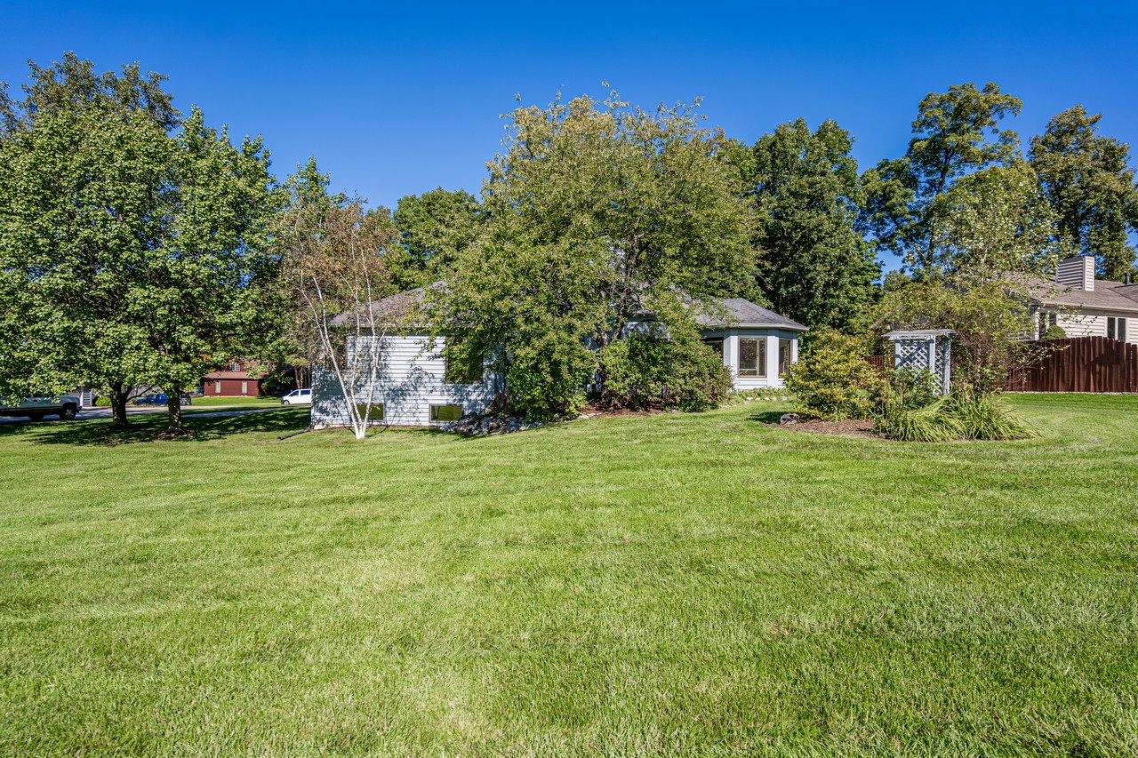 3 BEDROOM 2.5 BATHROOM HOME IN WOODLAND LAKES Scheerer McCulloch