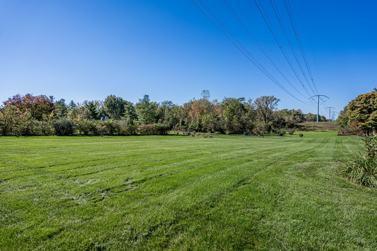 3 BEDROOM 2.5 BATHROOM HOME IN WOODLAND LAKES Scheerer McCulloch