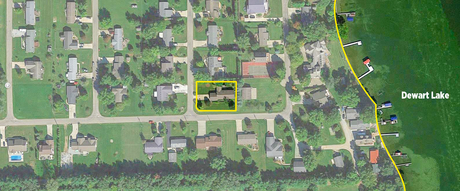 Charming 3 Bedroom 3 Bathroom Home in Walking Distance to Dewart Lake