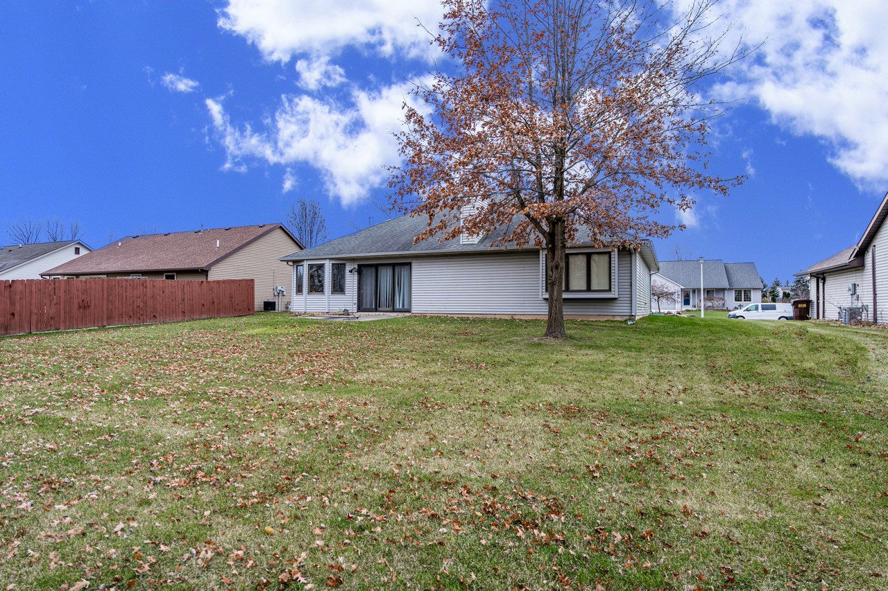 CHARMING 3 BR 2 BA HOME IN AUBURN Scheerer McCulloch Indiana Auctions, Real Estate, Senior