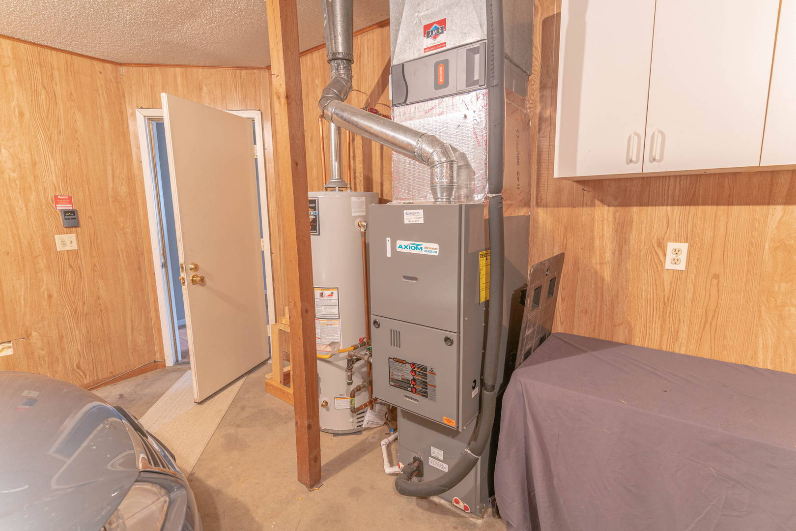 Home in Leo School District in River Bend Bluffs! Northeast, Fort Wayne