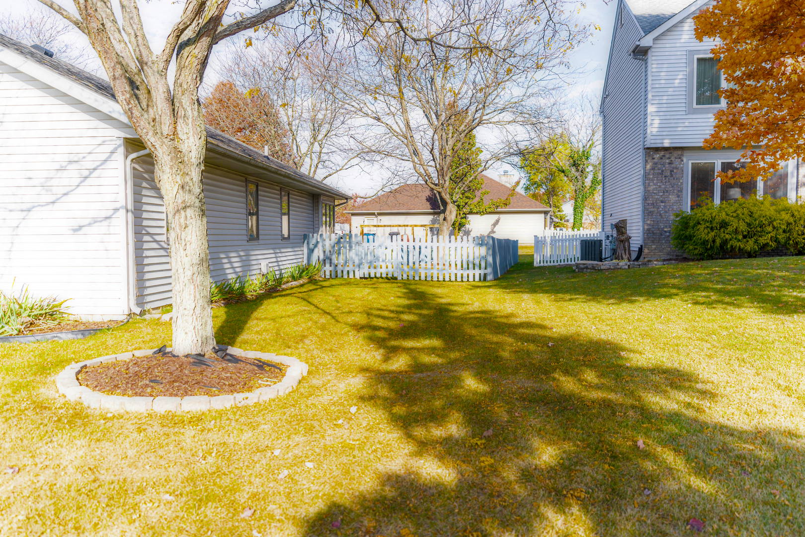 Home in Leo School District in River Bend Bluffs! Northeast, Fort Wayne