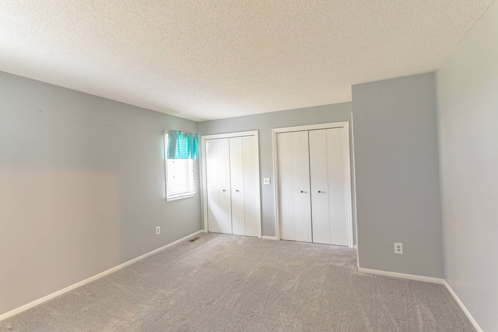 Home in Leo School District in River Bend Bluffs! Northeast, Fort Wayne