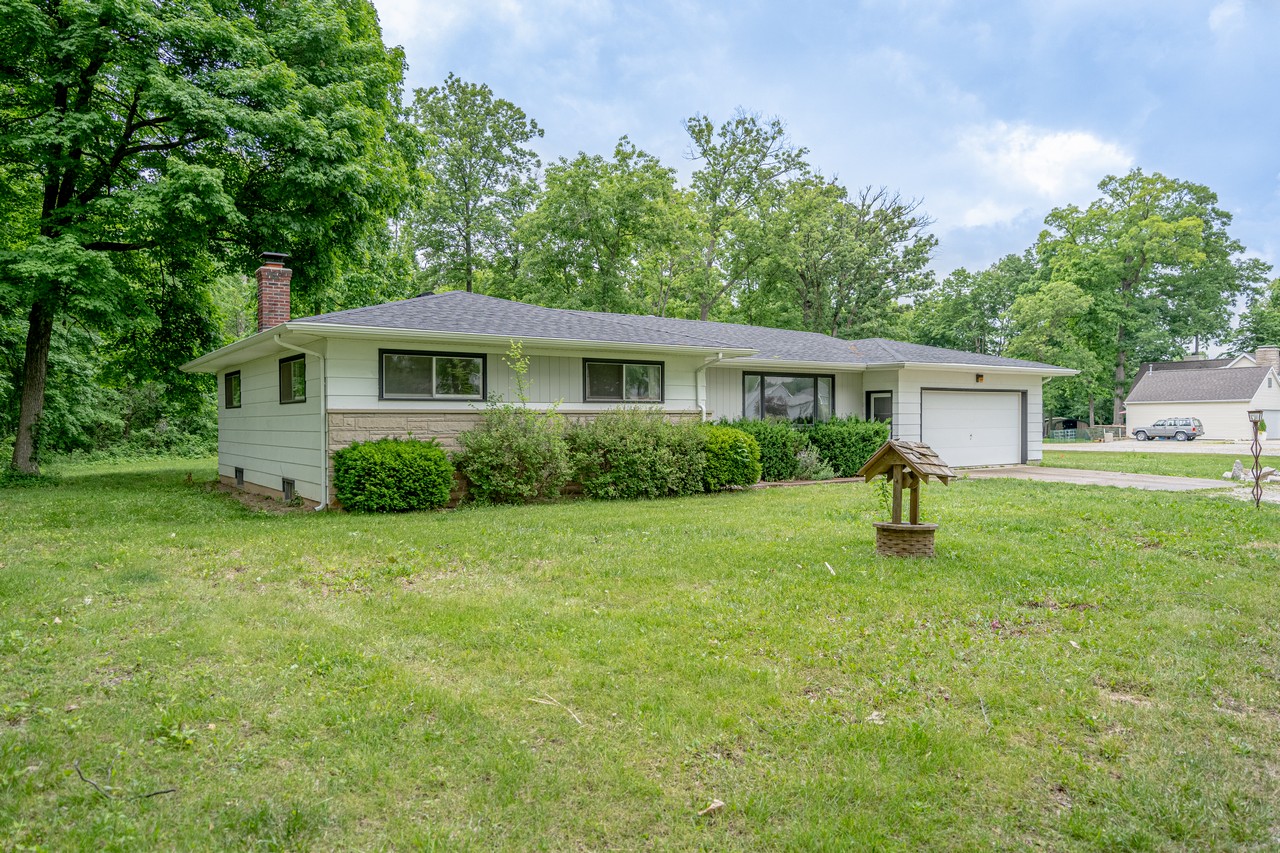CHARMING 3 BR 2 BA HOME ON 1+/ ACRE Scheerer McCulloch Indiana