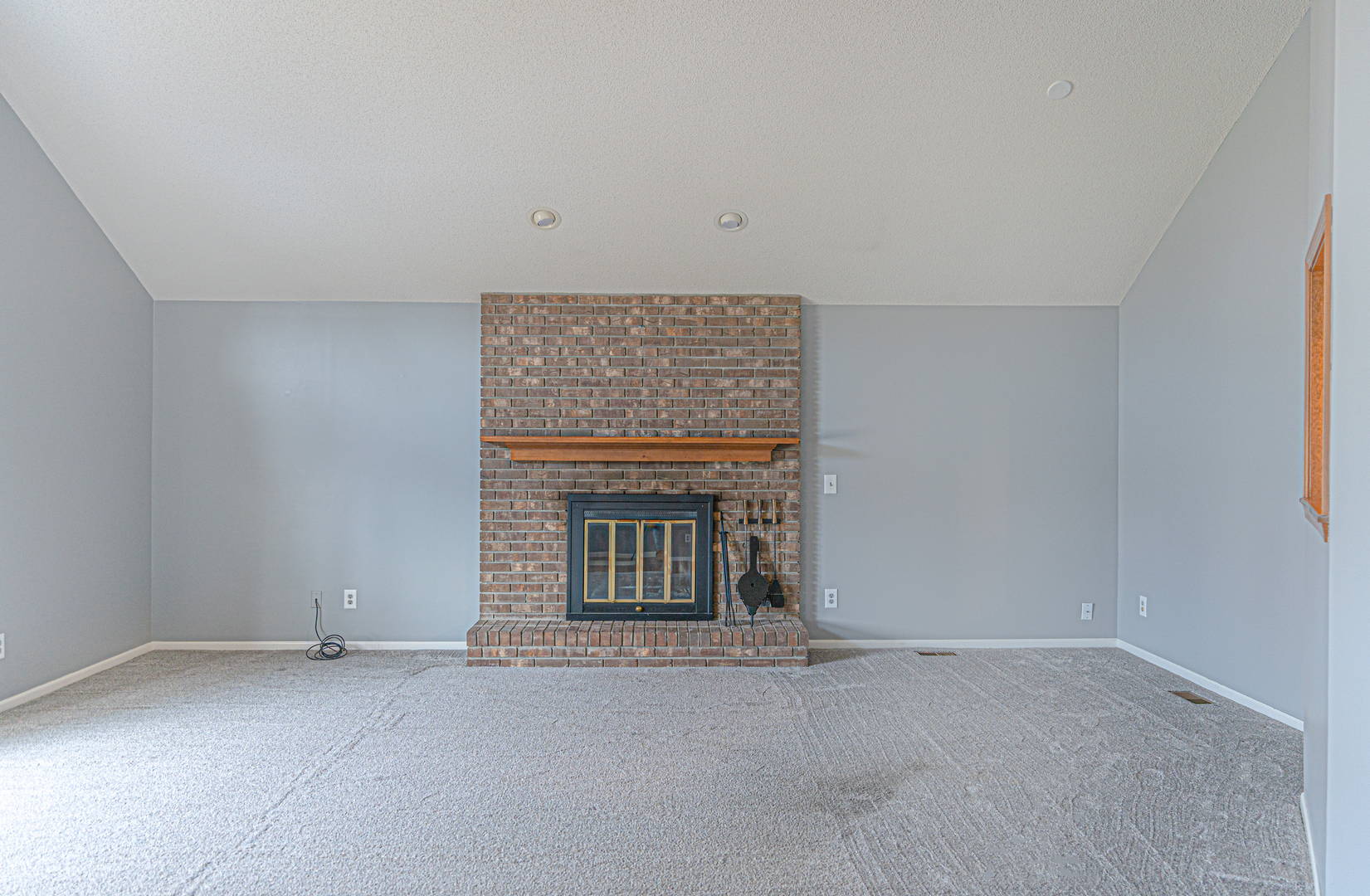 Home in Leo School District in River Bend Bluffs! Northeast, Fort Wayne