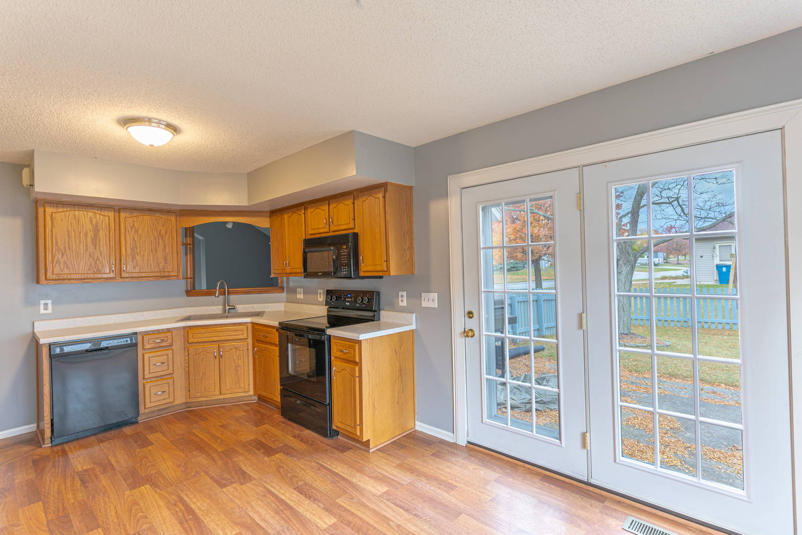 Home in Leo School District in River Bend Bluffs! Northeast, Fort Wayne