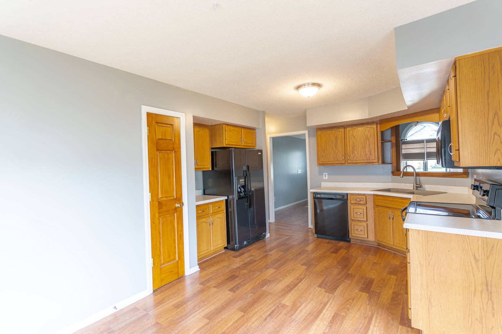 Home in Leo School District in River Bend Bluffs! Northeast, Fort Wayne