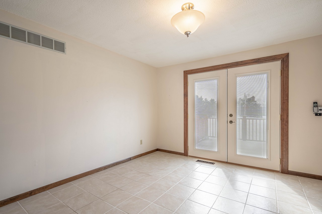 PRIVATE 3 BEDROOM 2 BATHROOM HOME IN LAOTTO Scheerer McCulloch