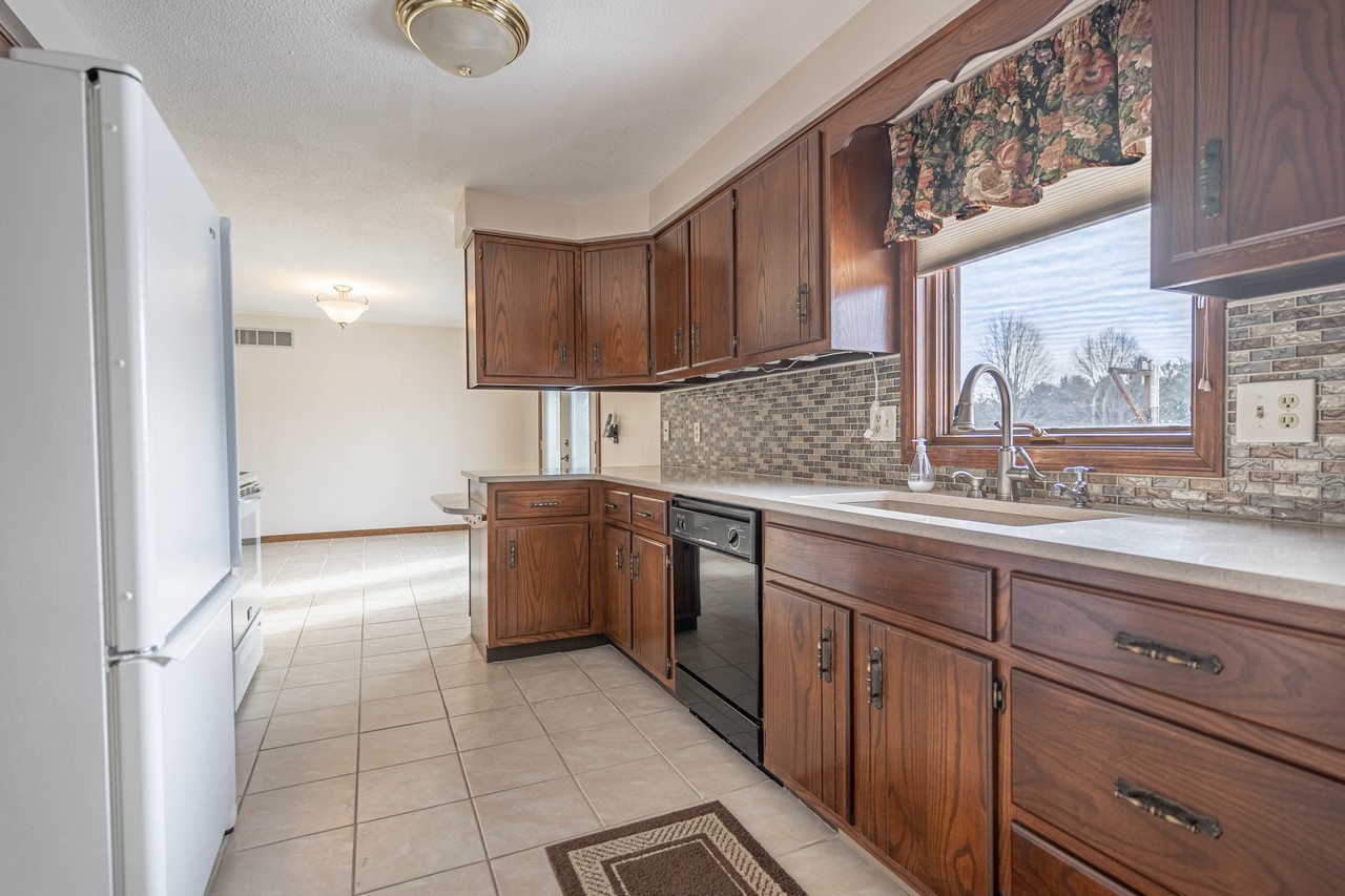 PRIVATE 3 BEDROOM 2 BATHROOM HOME IN LAOTTO Scheerer McCulloch