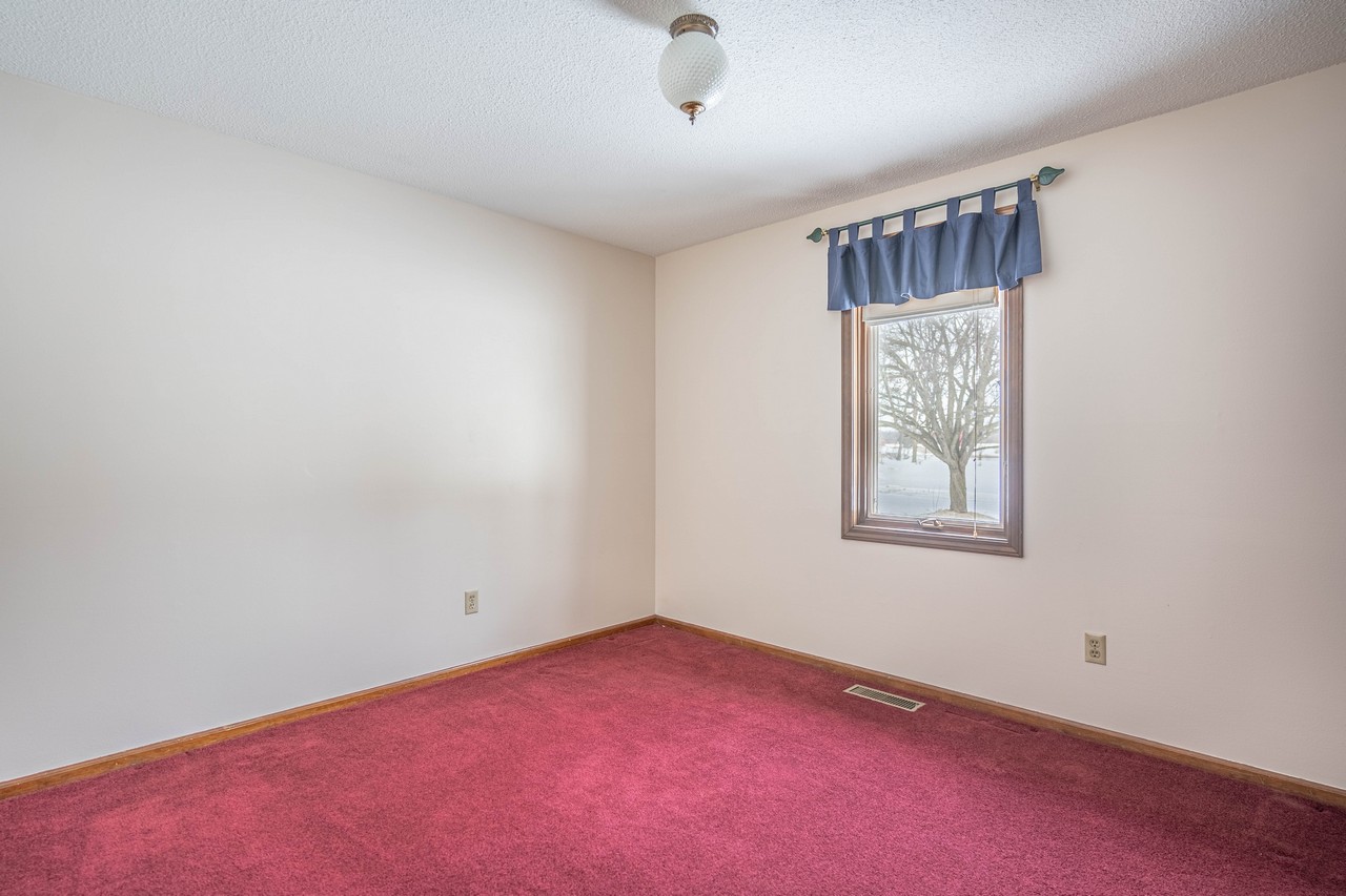 PRIVATE 3 BEDROOM 2 BATHROOM HOME IN LAOTTO Scheerer McCulloch