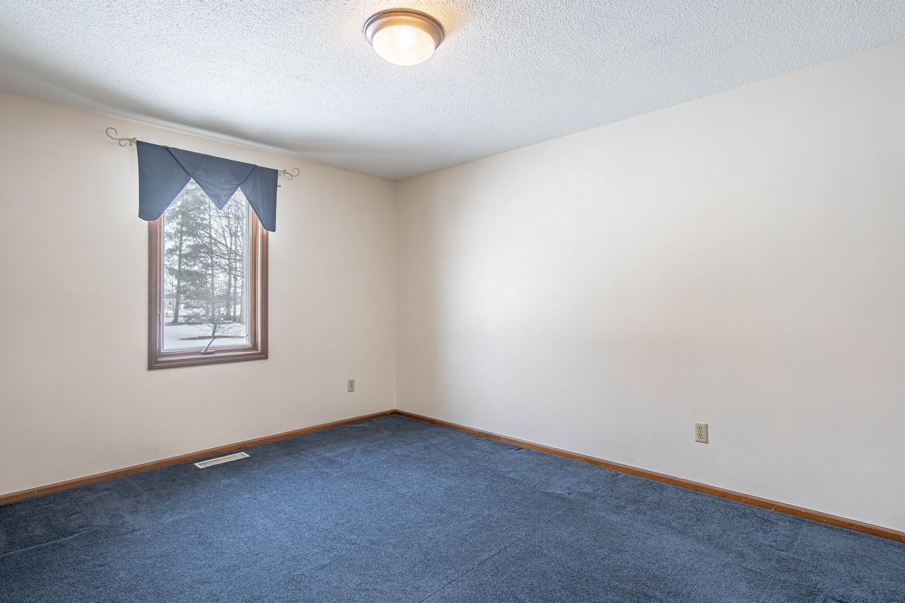 PRIVATE 3 BEDROOM 2 BATHROOM HOME IN LAOTTO Scheerer McCulloch