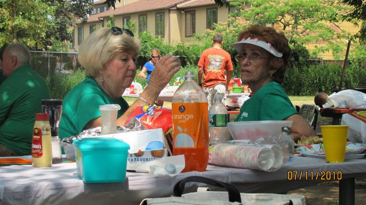 Elizabeth Monahan's album, Monahan Family Picnic