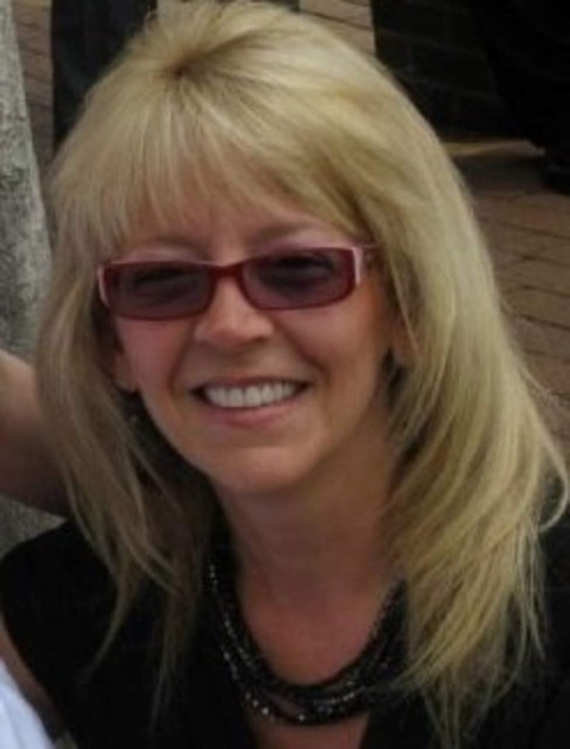 Constance Dolly's album, Profile Pictures