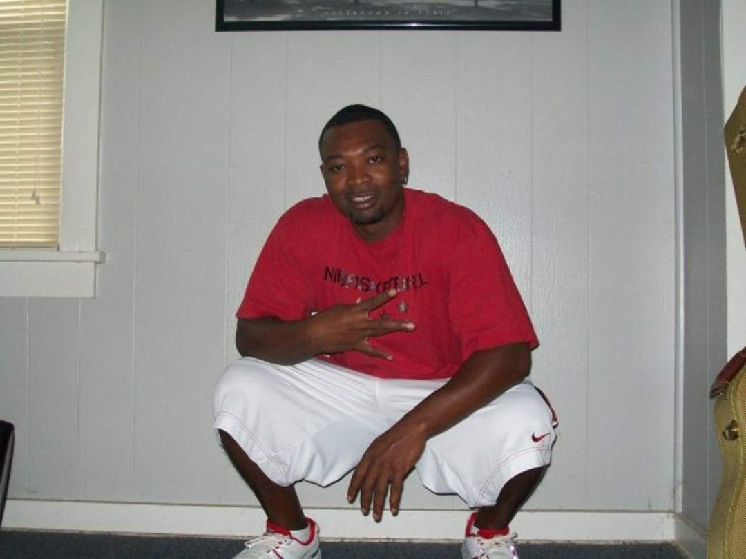 Eric Island's album, Profile Pictures