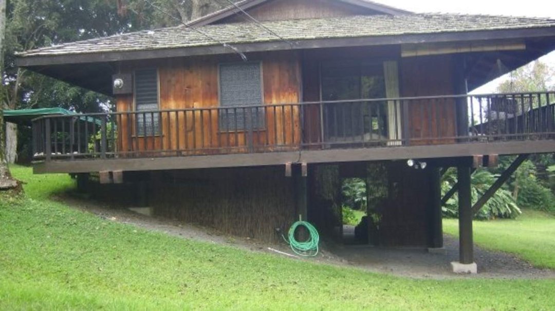 Gi Gi Angst's album, Our peaceful home on the Big Island