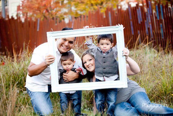 Jennifer Moran Lopez's album, Family Pictures 11.06.11
