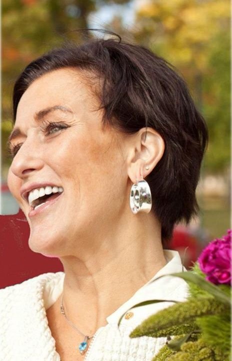 Patti Moore's album, Profile Pictures
