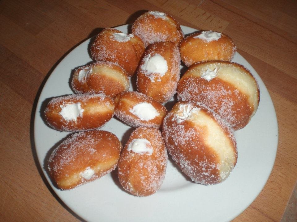 Sendy Chen's album, Bomboloni alla Crema – Krapfen Whipped Cream-Filled Donuts
