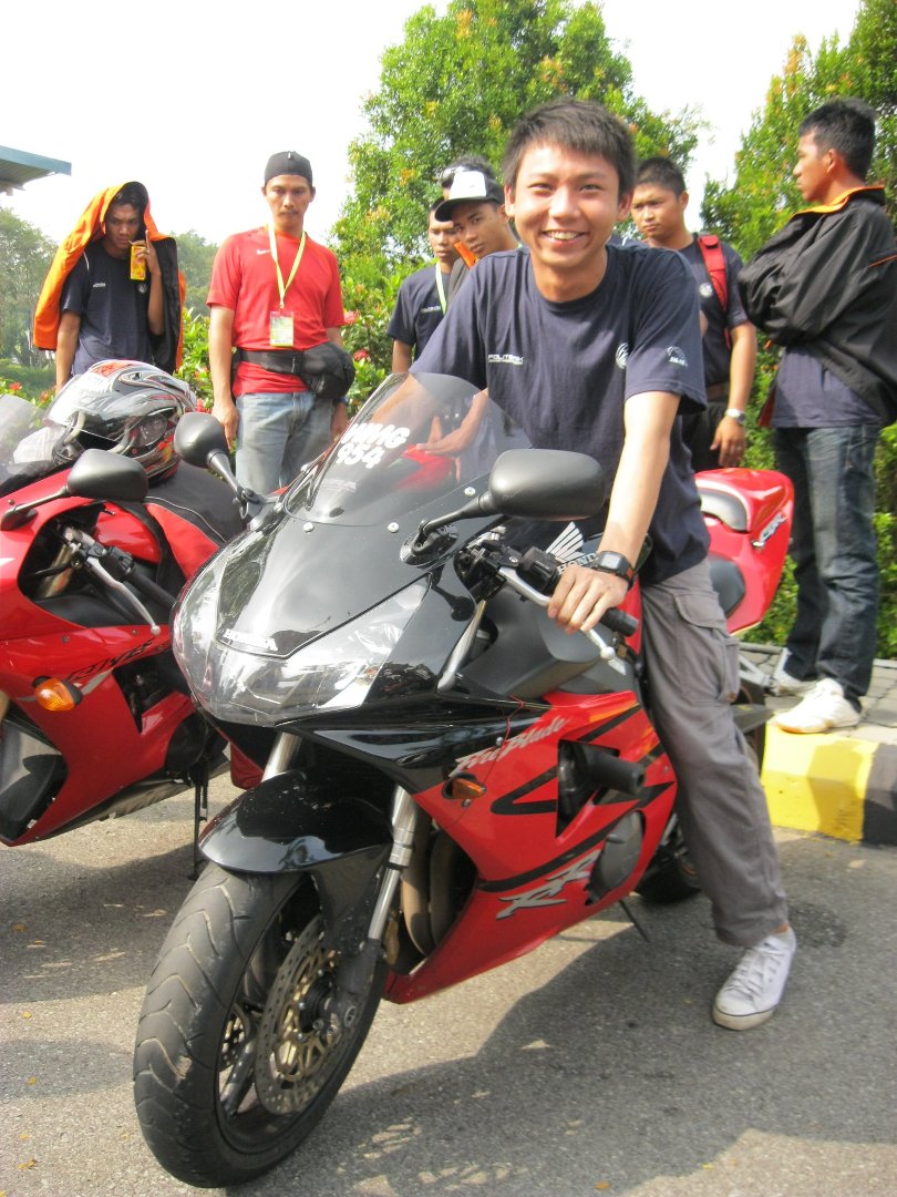 Bing Goh's album, Profile Pictures