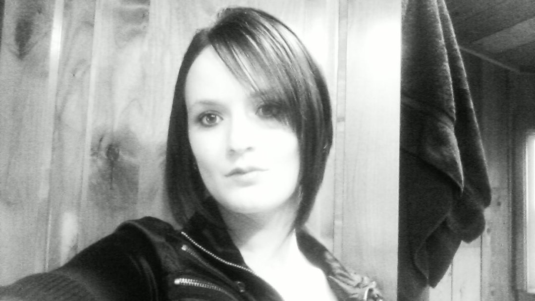 Amber Foldesi's album, Profile Pictures