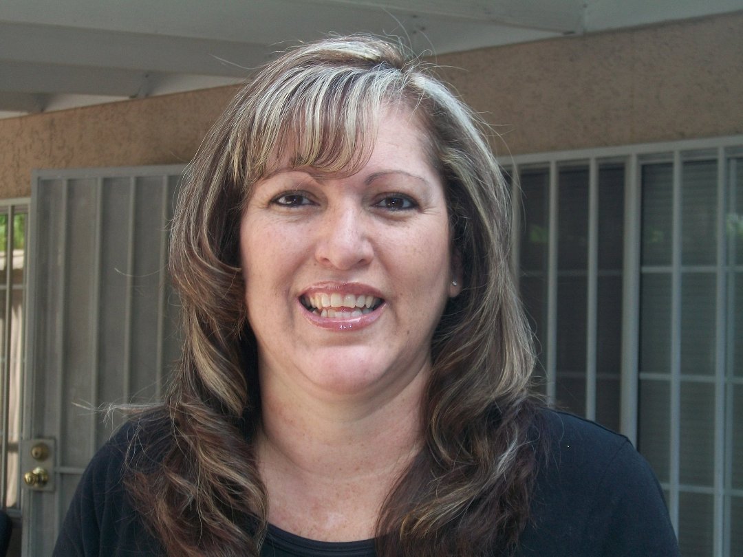 Vivian Estrada's album, Profile Pictures