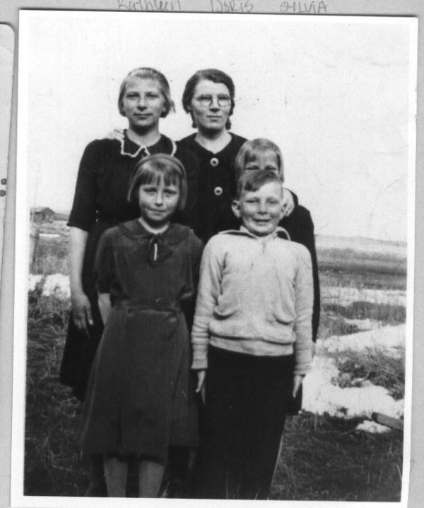 Susan Dow- Walhood's album, Old Family Photos