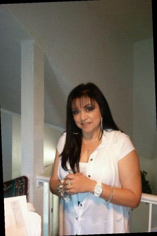 Luz Aranda's album, Profile Pictures