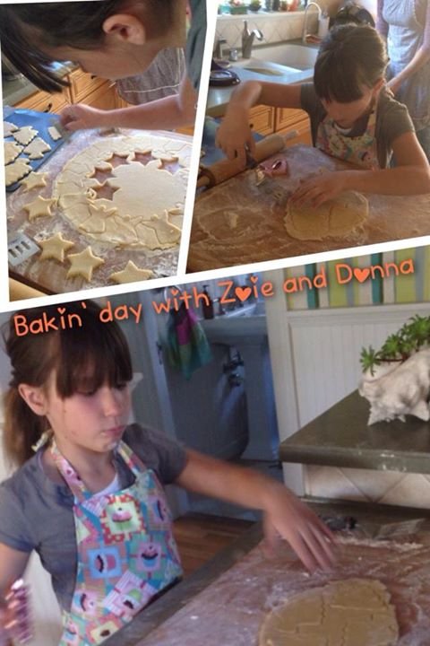 Robyn Vinal's album, Mobile Uploads