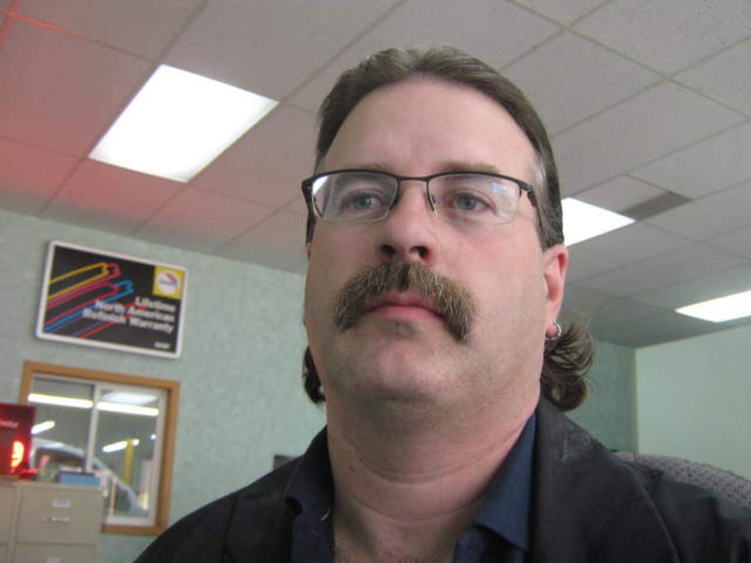 Earl Chatlain's album, Profile Pictures