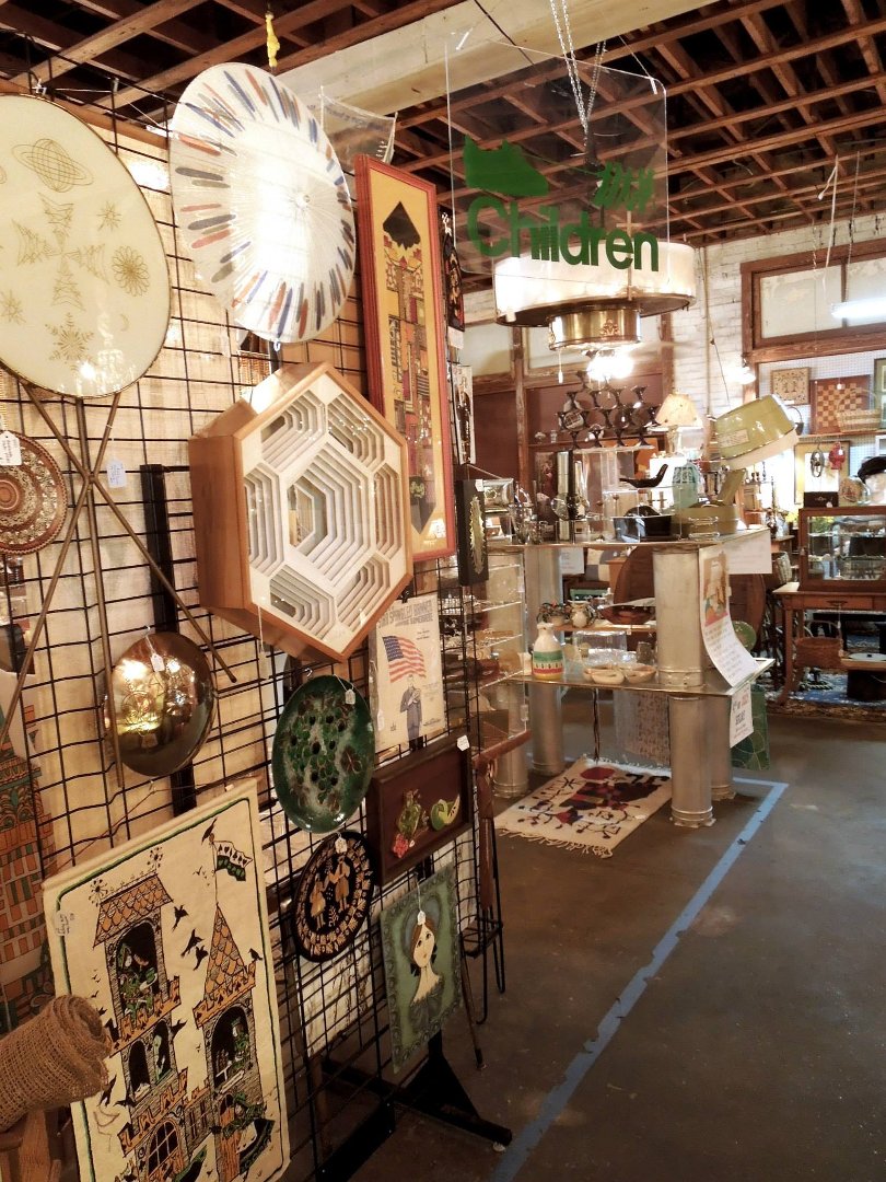 Amy Lucus' album, Mod Memories Booth at Ye Olde City Antique Mall