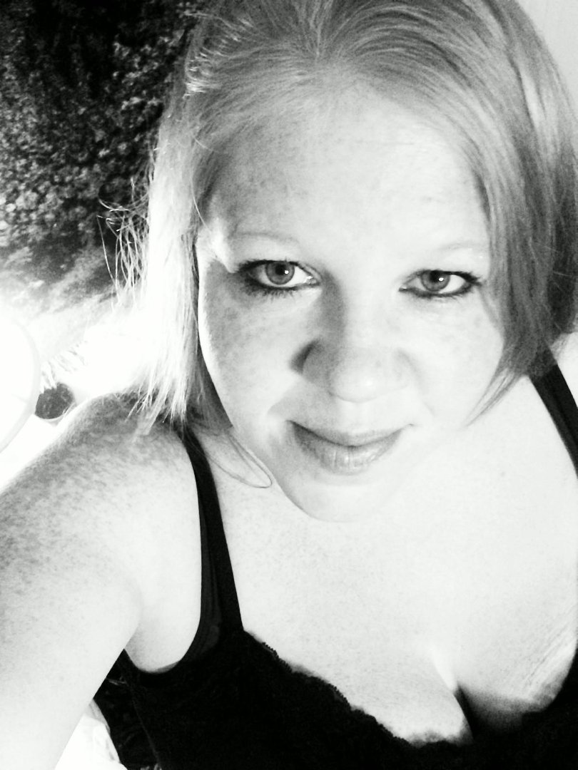 Elly Starr's album, Mobile Uploads