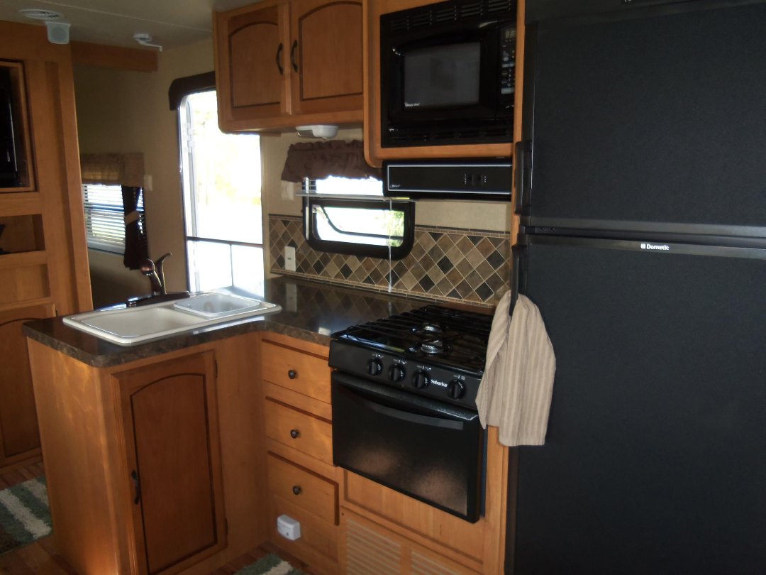 Dorothy Poloff's album, New Camper!
