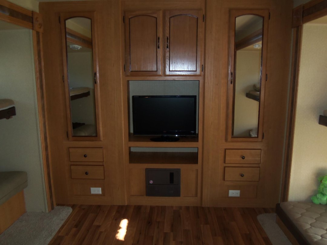 Dorothy Poloff's album, New Camper!