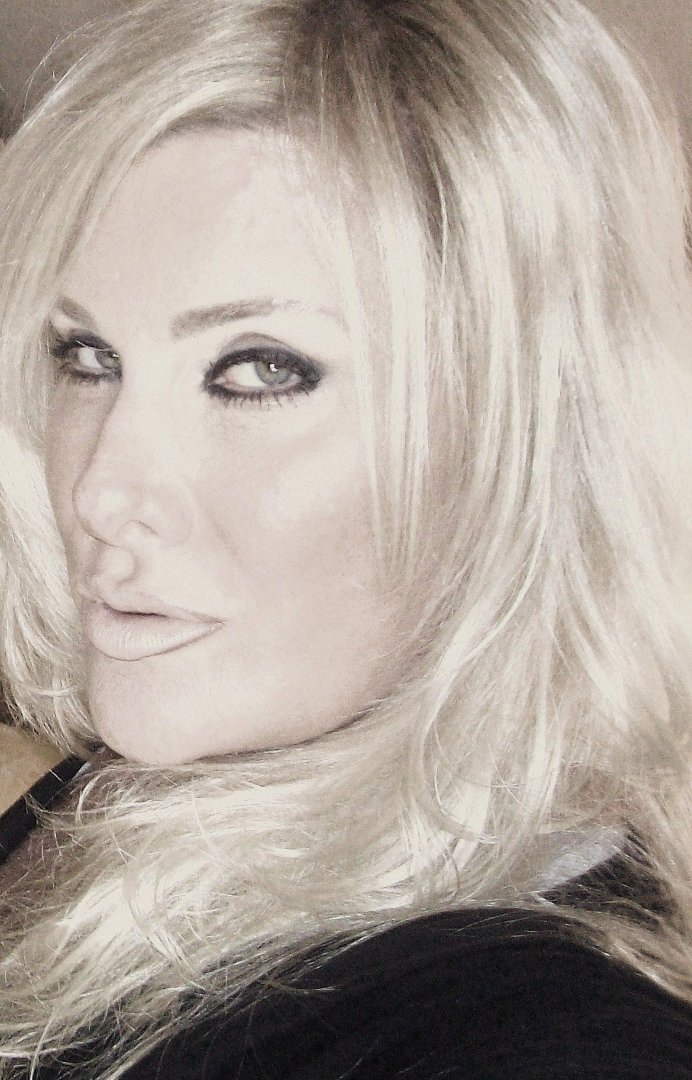 Monica Geiger's album, Profile Pictures