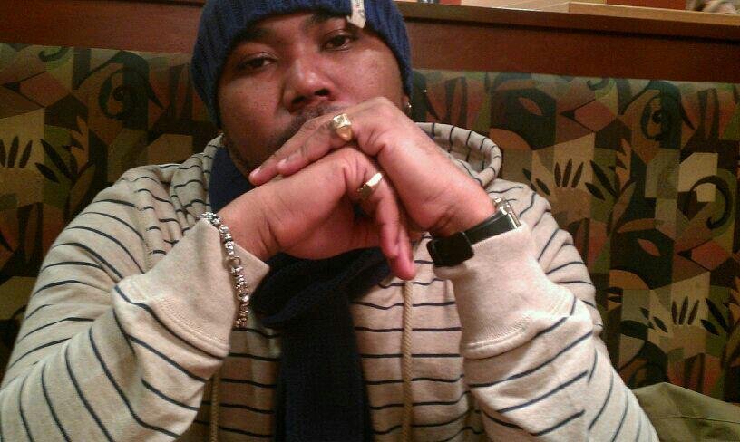 Mad Eeh's album, Mobile Uploads