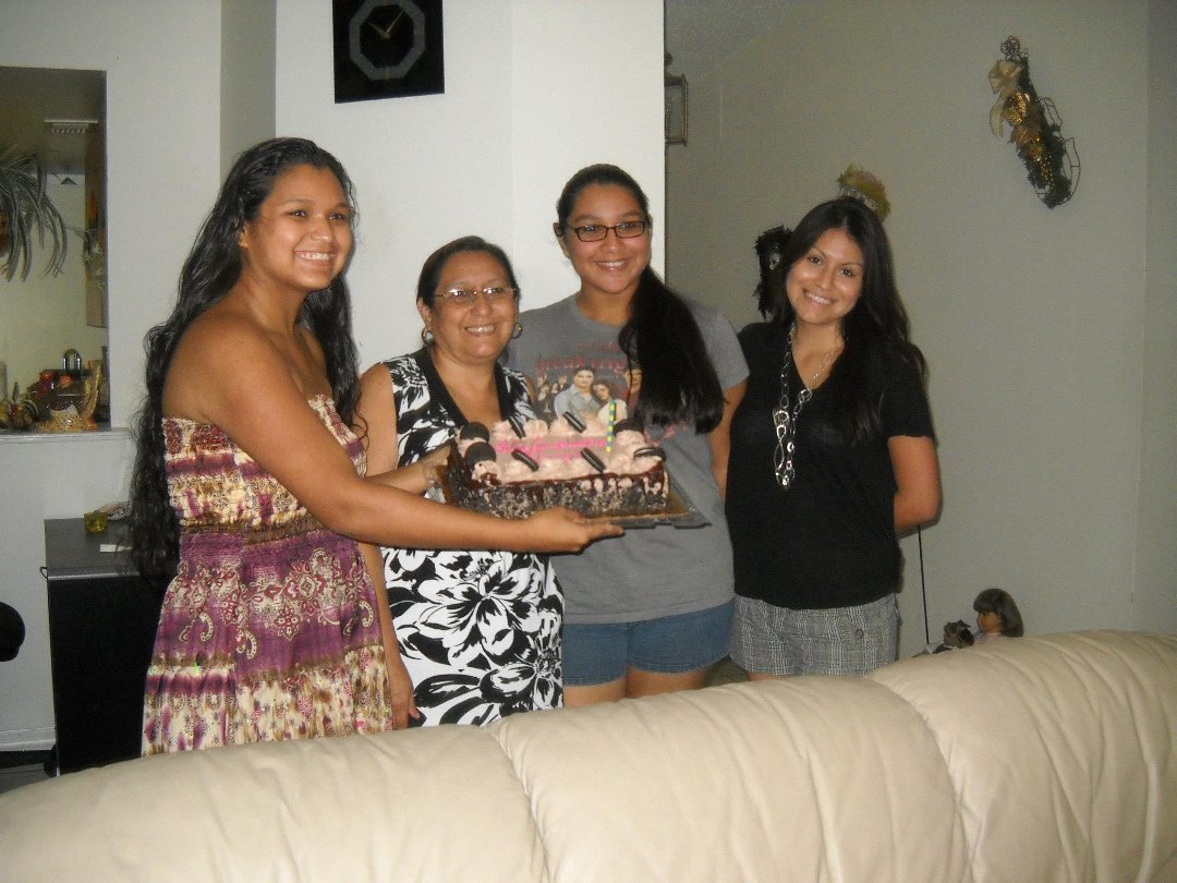 Flor Torres' Classmates profile album